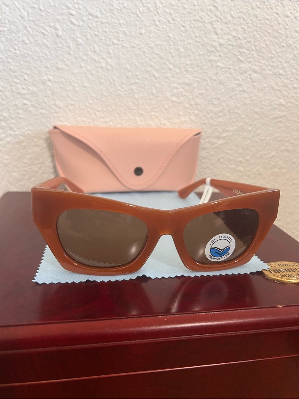 Retro Cat-Eye Brown Sunglasses